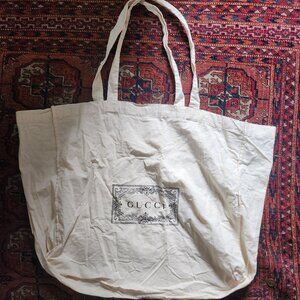 Gucci large canvas tote - Perfect for summer!